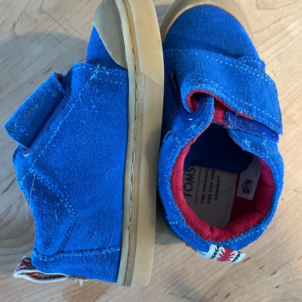 TOMS Toddler Blue Suede Sneakers Size 7